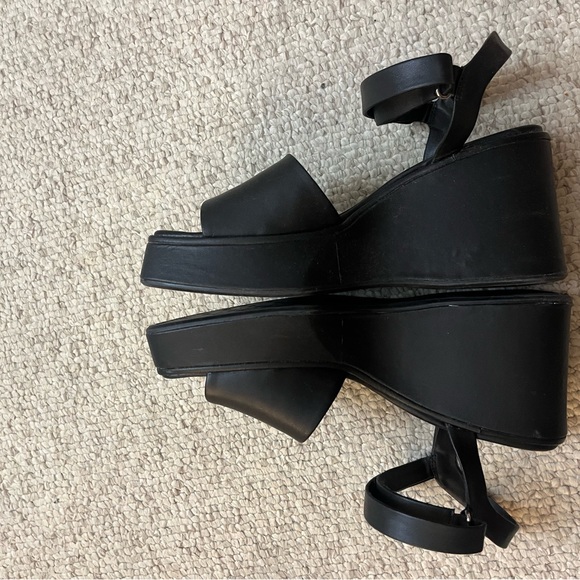 Size 9– Black Gianni Bini Platform Wedge heels - Picture 5 of 6